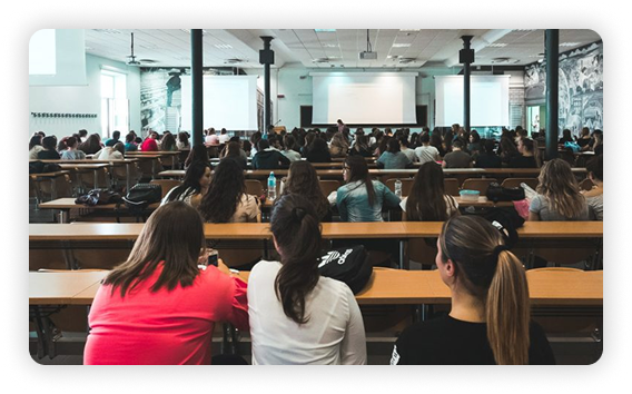 Studenti universitari in aula